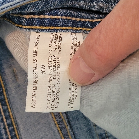 Woman's denim capris - Picture 6 of 6